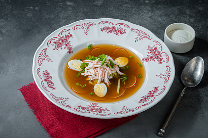 Окрошка с копченой индейкой и овощами с квасом